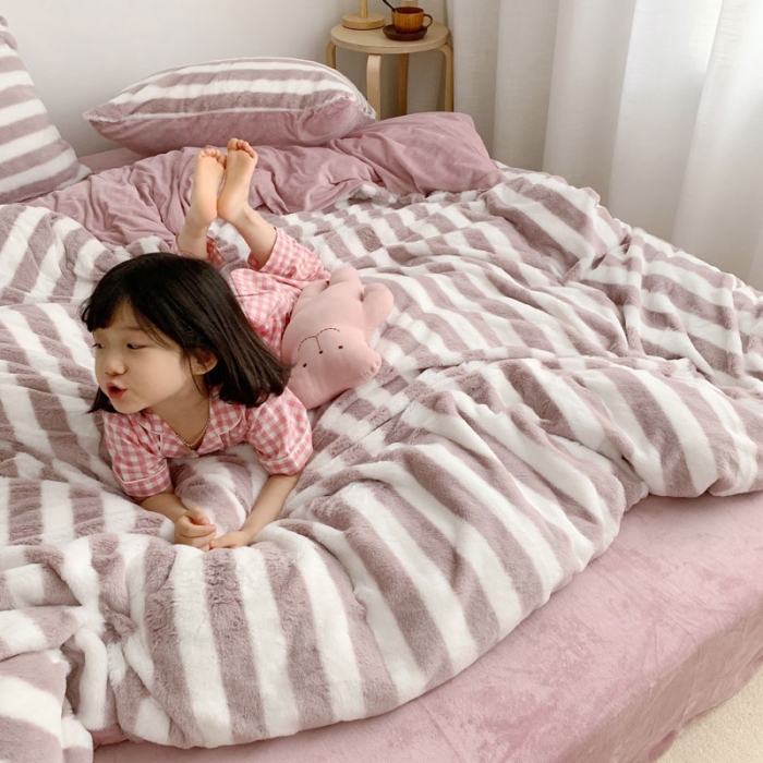 91家纺网 家纺一手货源 找家纺 2021兔兔绒四件套兔兔绒三件套（豆沙条纹）