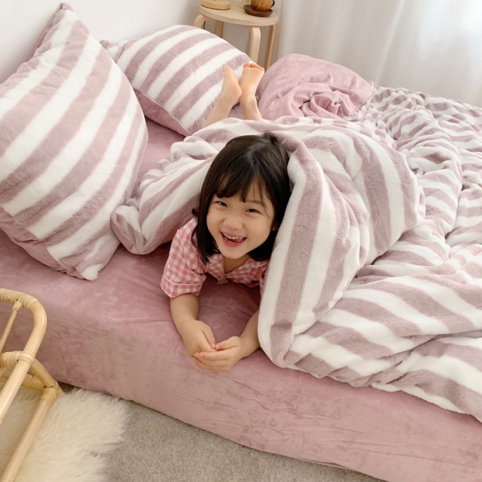 91家纺网 家纺一手货源 找家纺 2021兔兔绒四件套兔兔绒三件套（豆沙条纹）