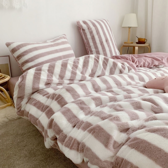 91家纺网 家纺一手货源 找家纺 2021兔兔绒四件套兔兔绒三件套（豆沙条纹）