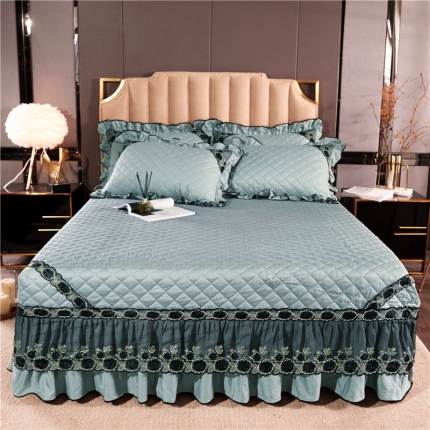 91家纺网 家纺一手货源 找家纺 新品时尚芭莎宫廷风黑色刺绣蕾丝款全棉133*72夹棉床裙哑白