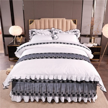 91家纺网 家纺一手货源 找家纺 时尚芭莎宫廷风黑色刺绣蕾丝款全棉133*72夹棉四件套迷灰