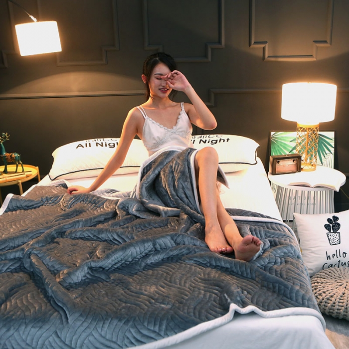 91家纺网 家纺一手货源 找家纺 加厚绗缝夹棉休闲复合毯 双面法莱绒三层毛毯盖毯软床垫加厚床单