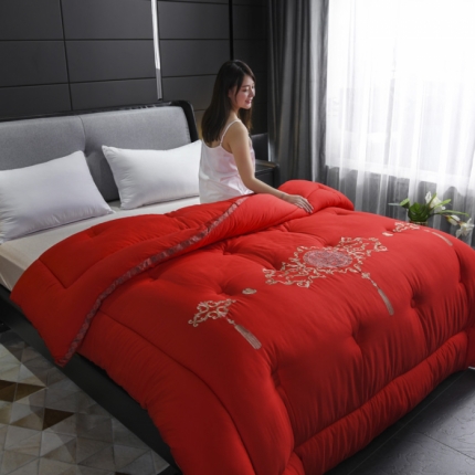 91家纺网 家纺一手货源 找家纺 丽卡家纺 2023新款永恒的爱系列冬被