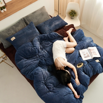 91家纺网 家纺一手货源 找家纺 懒猫家纺 2020新款法莱绒水晶绒魔法绒四件套 静谧蓝