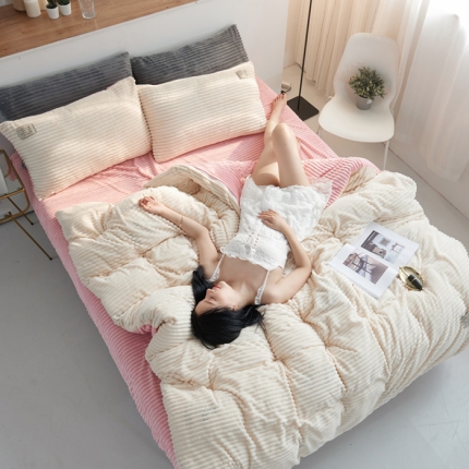 91家纺网 家纺一手货源 找家纺 懒猫家纺 2020新款法莱绒水晶绒魔法绒四件套 糯米粉