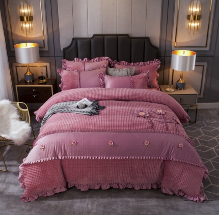 91家纺网 家纺一手货源 找家纺 兴美佳 魔法绒手工盘花四件套-三花争艳