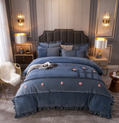 91家纺网 家纺一手货源 找家纺 兴美佳 魔法绒手工盘花四件套-三花争艳