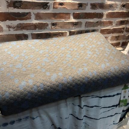 （总）剑桥枕业石墨希乳胶枕曲线单人款防螨抗菌颈椎护颈乳胶枕