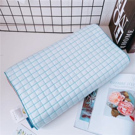 91家纺网 家纺一手货源 找家纺 纯进口斯里兰卡天然乳胶枕头带钢印乳胶枕芯按摩颈椎保健枕头