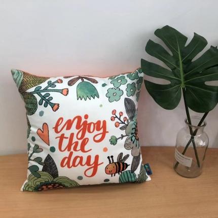 91家纺网 家纺一手货源 找家纺 小芽 2024新款抱枕 潮流女孩1