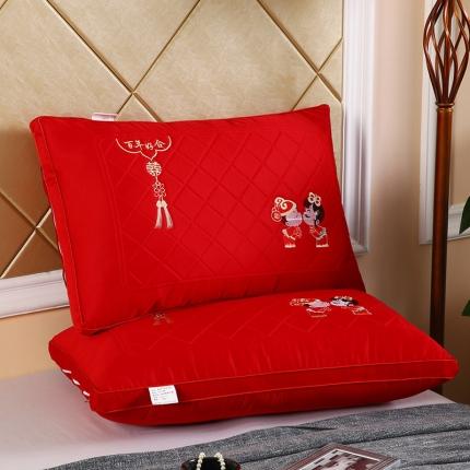 91家纺网 家纺一手货源 找家纺 浩宇家纺新款婚庆枕芯全棉刺绣款羽丝绒立体纯棉枕头大红色