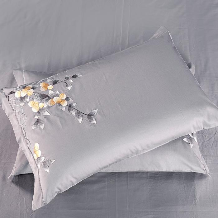 91家纺网 家纺一手货源 找家纺 雲归梦 2019新款60S长绒棉绣花四件套 风雅小筑-浅灰