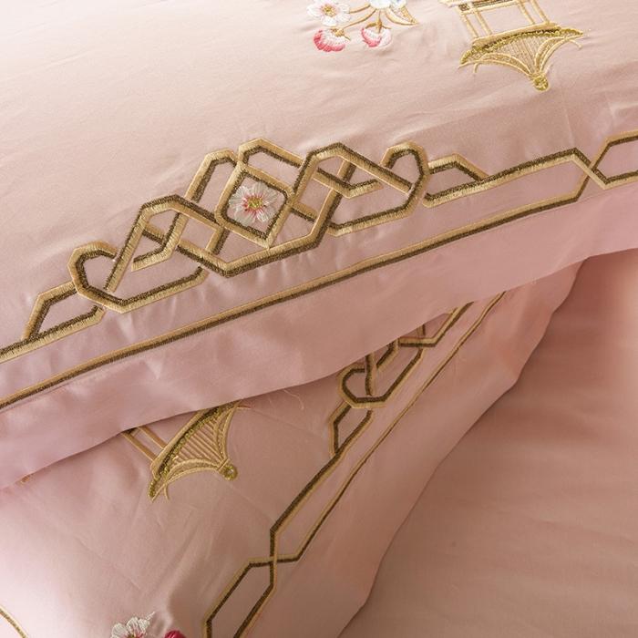 91家纺网 家纺一手货源 找家纺 雲归梦 2019新款60S长绒棉绣花四件套 庭院深深-淡玫粉