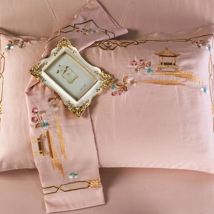 91家纺网 家纺一手货源 找家纺 雲归梦 2019新款60S长绒棉绣花四件套 庭院深深-淡玫粉