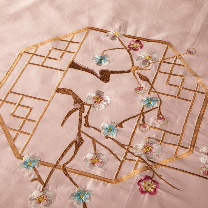 91家纺网 家纺一手货源 找家纺 雲归梦 2019新款60S长绒棉绣花四件套 庭院深深-淡玫粉