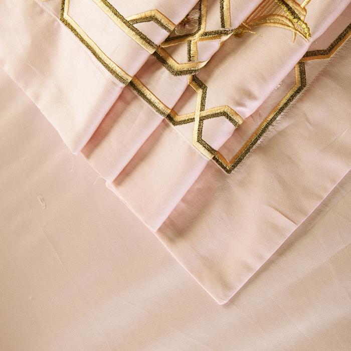 91家纺网 家纺一手货源 找家纺 雲归梦 2019新款60S长绒棉绣花四件套 庭院深深-淡玫粉