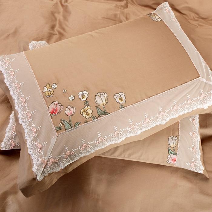 91家纺网 家纺一手货源 找家纺 雲归梦 2019新款60S长绒棉绣花四件套 花仙子金棕色