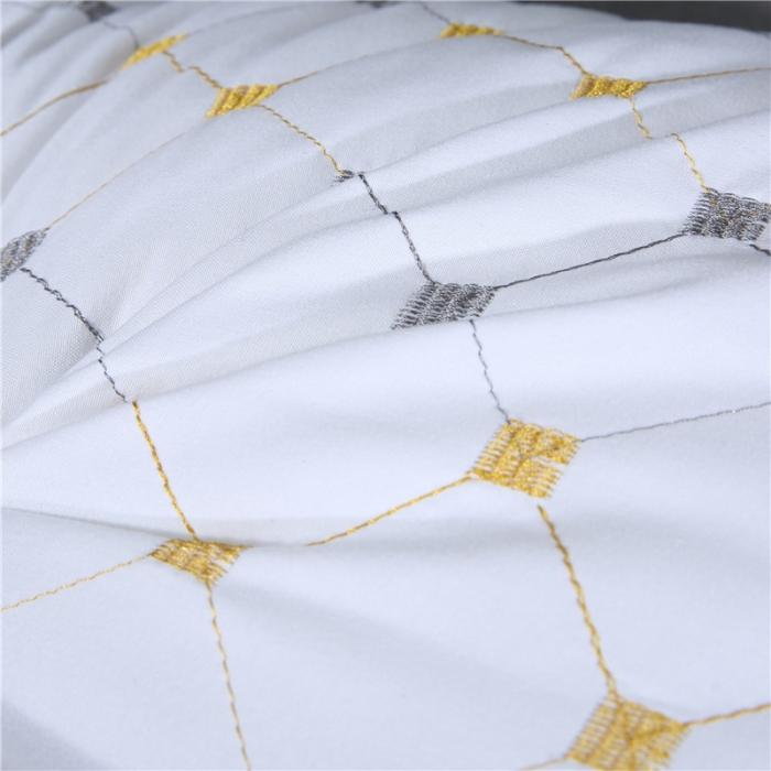 91家纺网 家纺一手货源 找家纺 天意美 磨毛绗绣（小方格）枕48x74cm一只