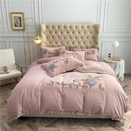 91家纺网 家纺一手货源 找家纺 馨蕊家居 2021秋冬轻奢牛奶绒花韵系列四件套 藕粉