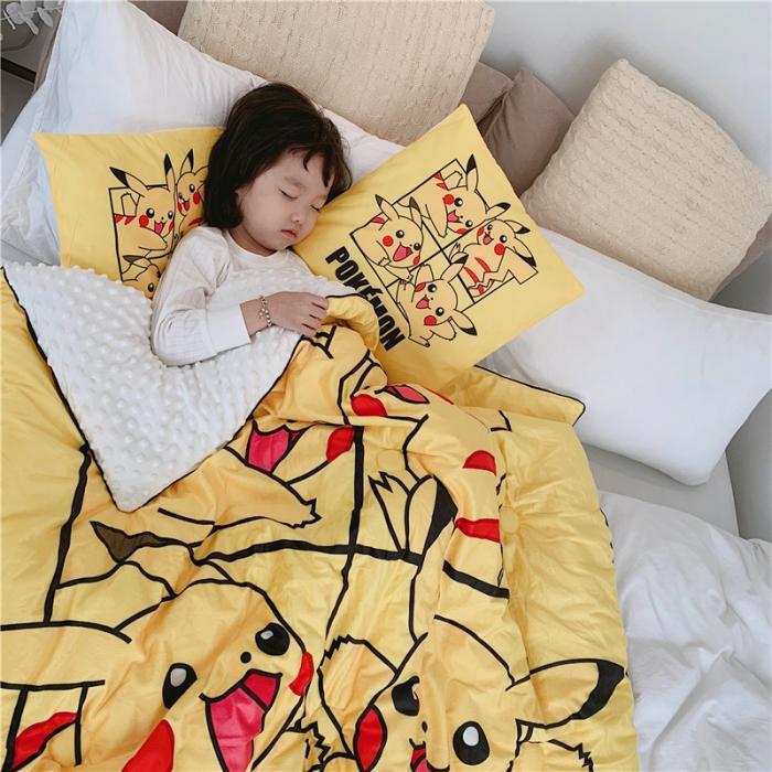 91家纺网 家纺一手货源 找家纺 （总）星期八 2019皮卡丘系列豆豆被（模特图）