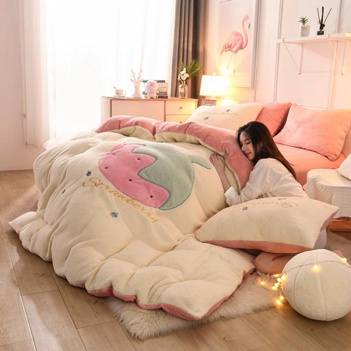 91家纺网 家纺一手货源 找家纺 （总）朗莎家纺 2019新款大版贴布绣羊羔绒保暖四件套