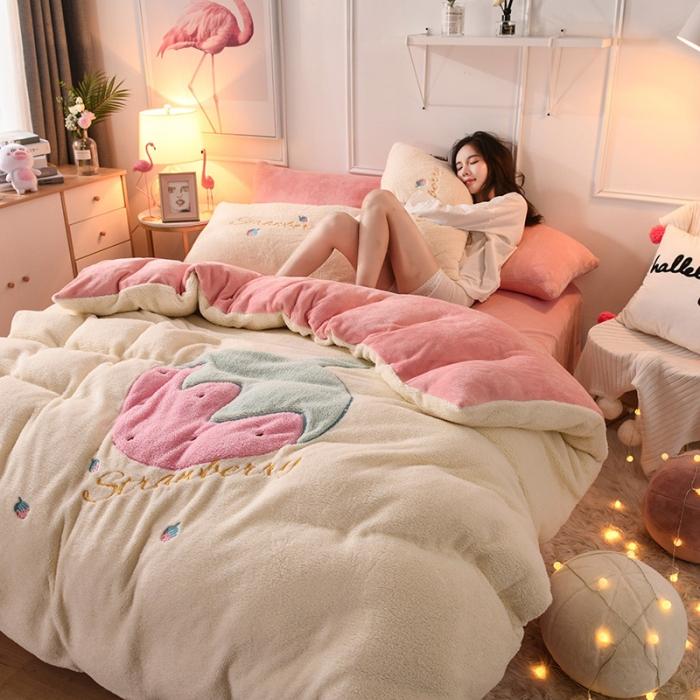 91家纺网 家纺一手货源 找家纺 （总）朗莎家纺 2019新款大版贴布绣羊羔绒保暖四件套