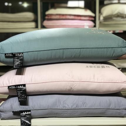 91家纺网 家纺一手货源 找家纺 剑桥枕业太极石能量枕 羽丝舒适酒店型普通单人压缩枕芯
