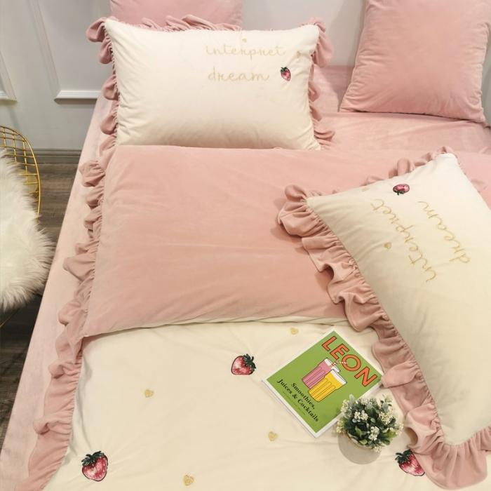 91家纺网 家纺一手货源 找家纺 （总）星野 2019新款宝宝绒小草莓四件套