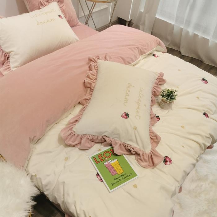 91家纺网 家纺一手货源 找家纺 （总）星野 2019新款宝宝绒小草莓四件套