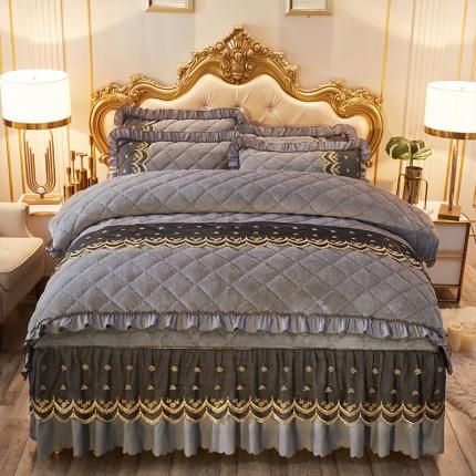 91家纺网 家纺一手货源 找家纺 情恒家纺 2025法莱绒贵族风范夹棉床裙四件套 灰色