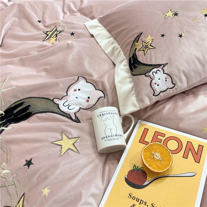 91家纺网 家纺一手货源 找家纺 馨蕊家居 2021新款牛奶绒四件套 守望星空-粉