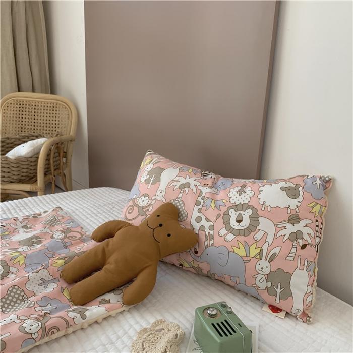 91家纺网 家纺一手货源 找家纺 星期八2019新款ins双面豆豆安抚枕30*50cm动物狂欢