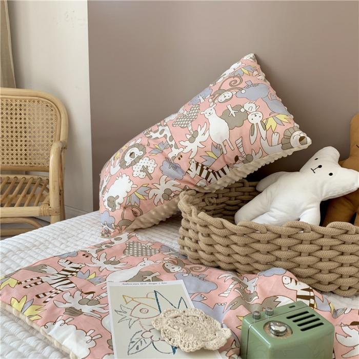 91家纺网 家纺一手货源 找家纺 星期八2019新款ins双面豆豆安抚枕30*50cm动物狂欢