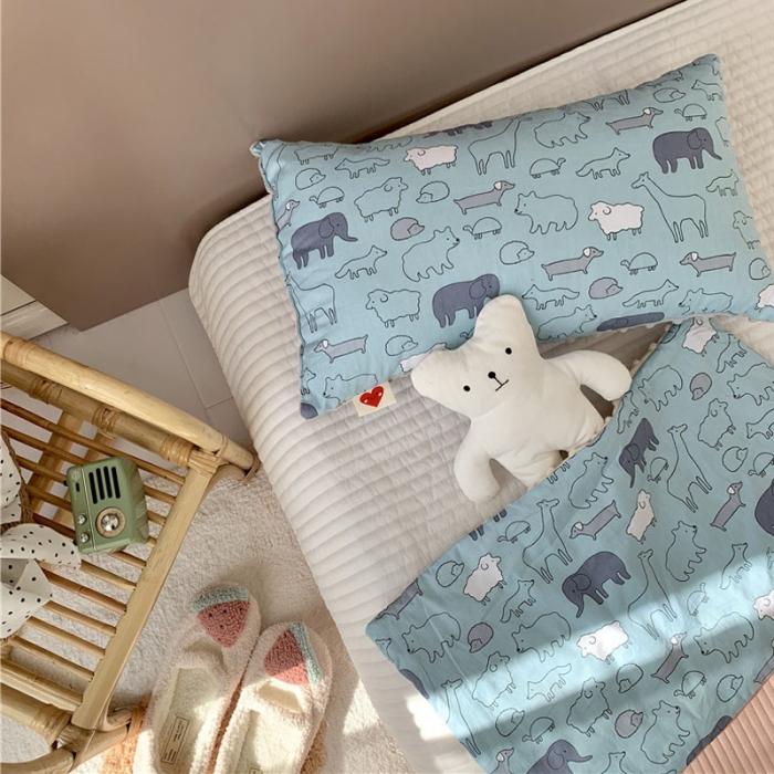 91家纺网 家纺一手货源 找家纺 星期八 2019新款ins双面豆豆安抚枕30*50cm动物园