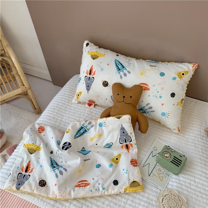 91家纺网 家纺一手货源 找家纺 星期八 2019新款ins双面豆豆安抚枕30*50cm 星球