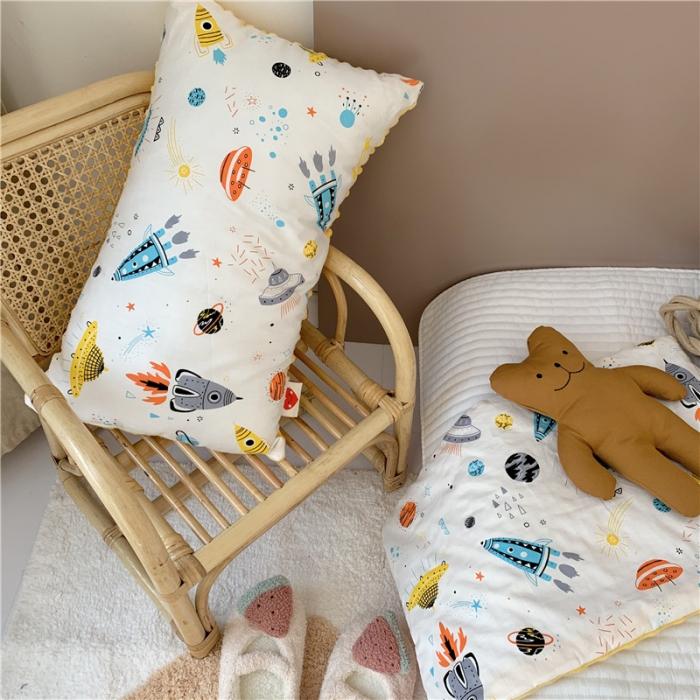 91家纺网 家纺一手货源 找家纺 星期八 2019新款ins双面豆豆安抚枕30*50cm 星球