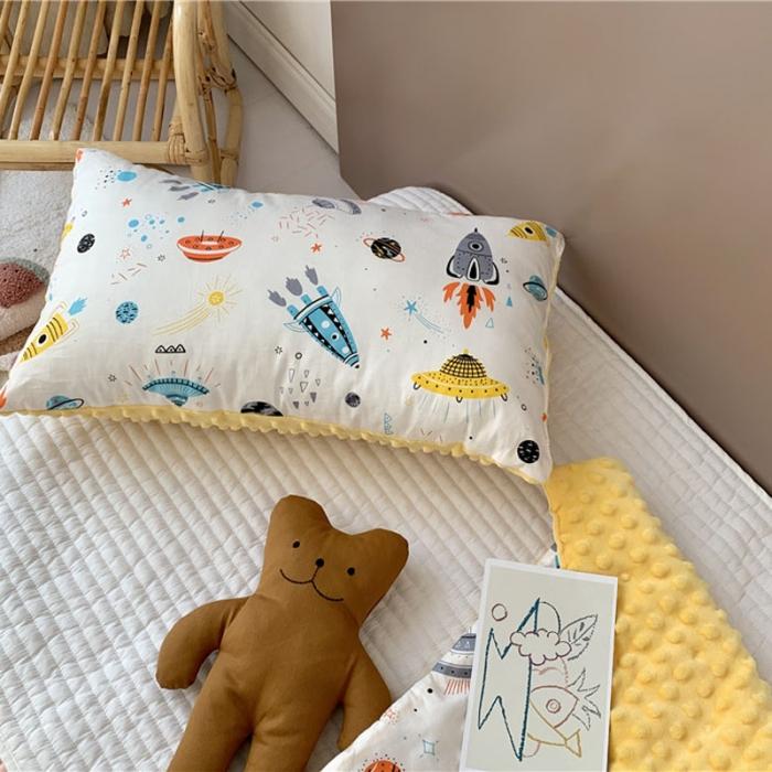 91家纺网 家纺一手货源 找家纺 星期八 2019新款ins双面豆豆安抚枕30*50cm 星球