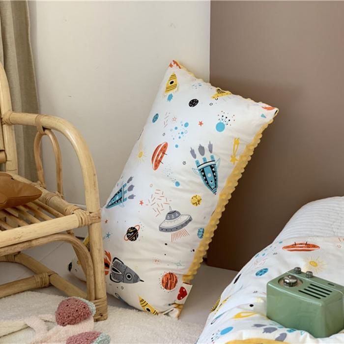 91家纺网 家纺一手货源 找家纺 星期八 2019新款ins双面豆豆安抚枕30*50cm 星球