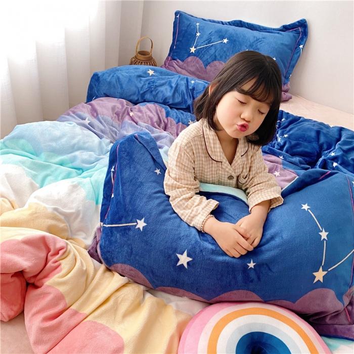 91家纺网 家纺一手货源 找家纺 （总）时年 2019牛奶绒印花保暖四件套童模图