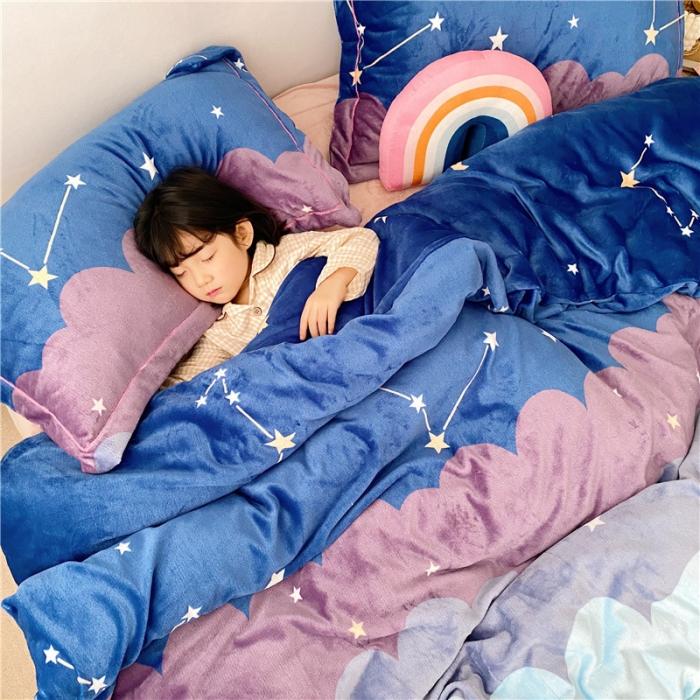 91家纺网 家纺一手货源 找家纺 （总）时年 2019牛奶绒印花保暖四件套童模图