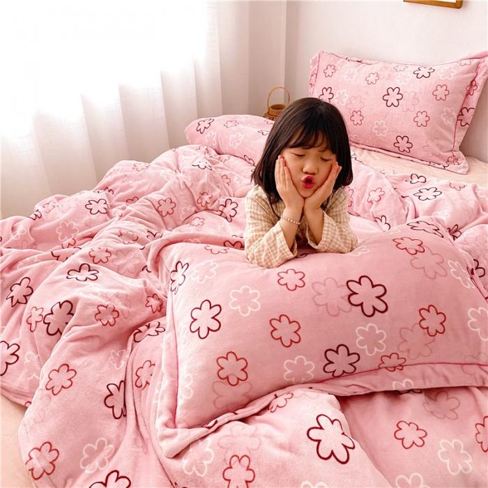 91家纺网 家纺一手货源 找家纺 时年 2019牛奶绒印花保暖四件套童模图 粉小花