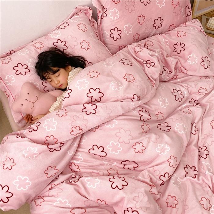 91家纺网 家纺一手货源 找家纺 时年 2019牛奶绒印花保暖四件套童模图 粉小花