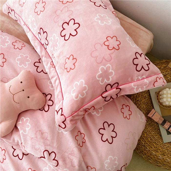 91家纺网 家纺一手货源 找家纺 时年 2019牛奶绒印花保暖四件套童模图 粉小花