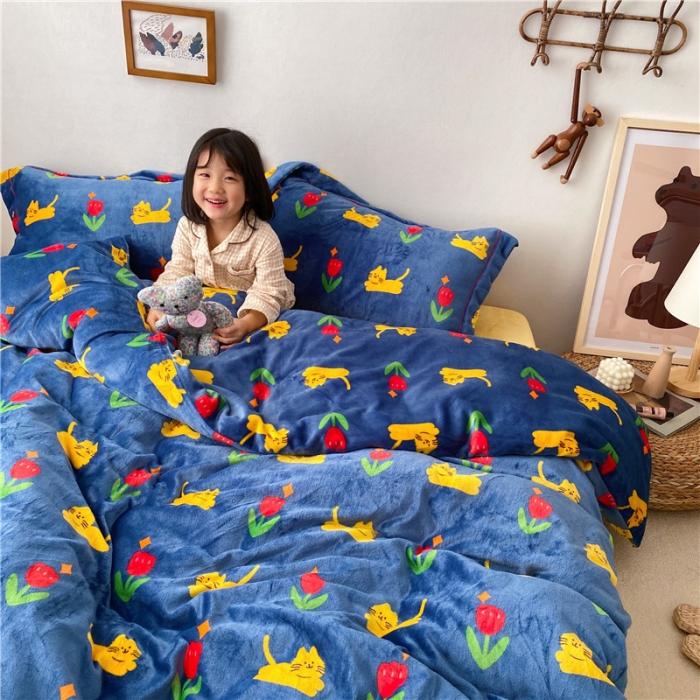 91家纺网 家纺一手货源 找家纺 时年 2019牛奶绒印花保暖四件套童模图 猫咪君