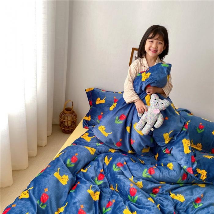 91家纺网 家纺一手货源 找家纺 时年 2019牛奶绒印花保暖四件套童模图 猫咪君