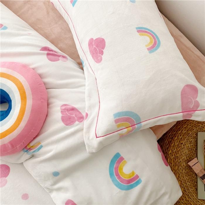 91家纺网 家纺一手货源 找家纺 时年 2019牛奶绒印花保暖四件套童模图 棉花糖