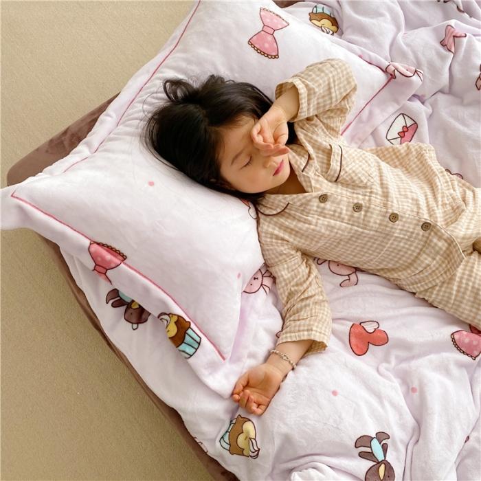 91家纺网 家纺一手货源 找家纺 时年 2019牛奶绒印花保暖四件套童模图 童趣