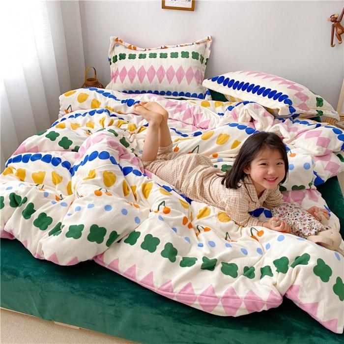 91家纺网 家纺一手货源 找家纺 时年 2019牛奶绒印花保暖四件套童模图 薇薇安绿