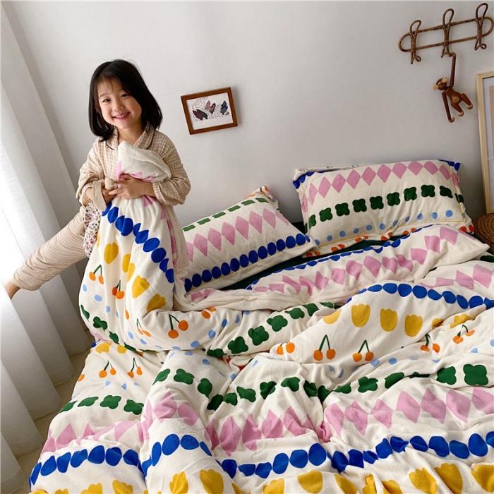 91家纺网 家纺一手货源 找家纺 时年 2019牛奶绒印花保暖四件套童模图 薇薇安绿