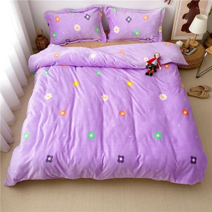 91家纺网 家纺一手货源 找家纺 时年 2019牛奶绒印花保暖四件套童模图 小花花紫